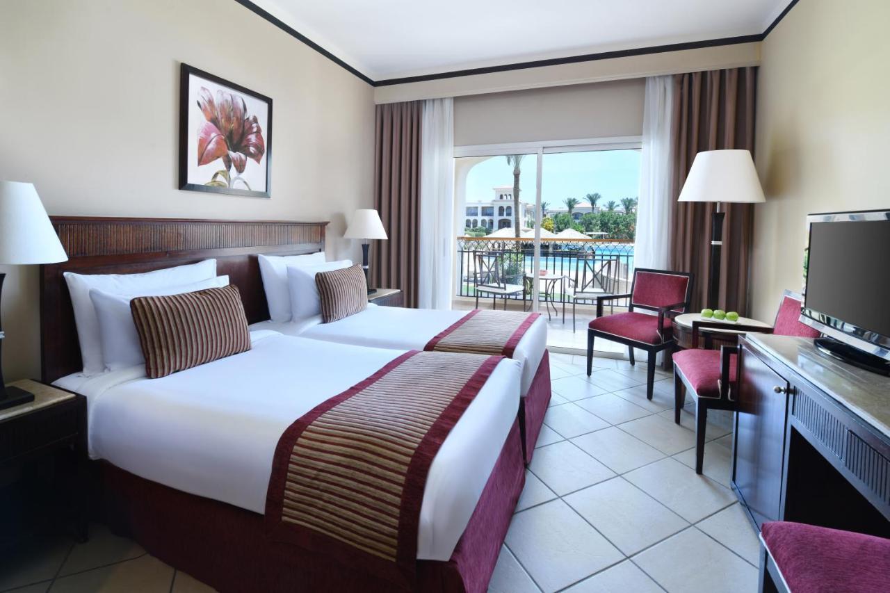 Jaz Mirabel Resort Sharm el-Sheikh Exterior photo A room at the Hilton Sharm El Sheikh