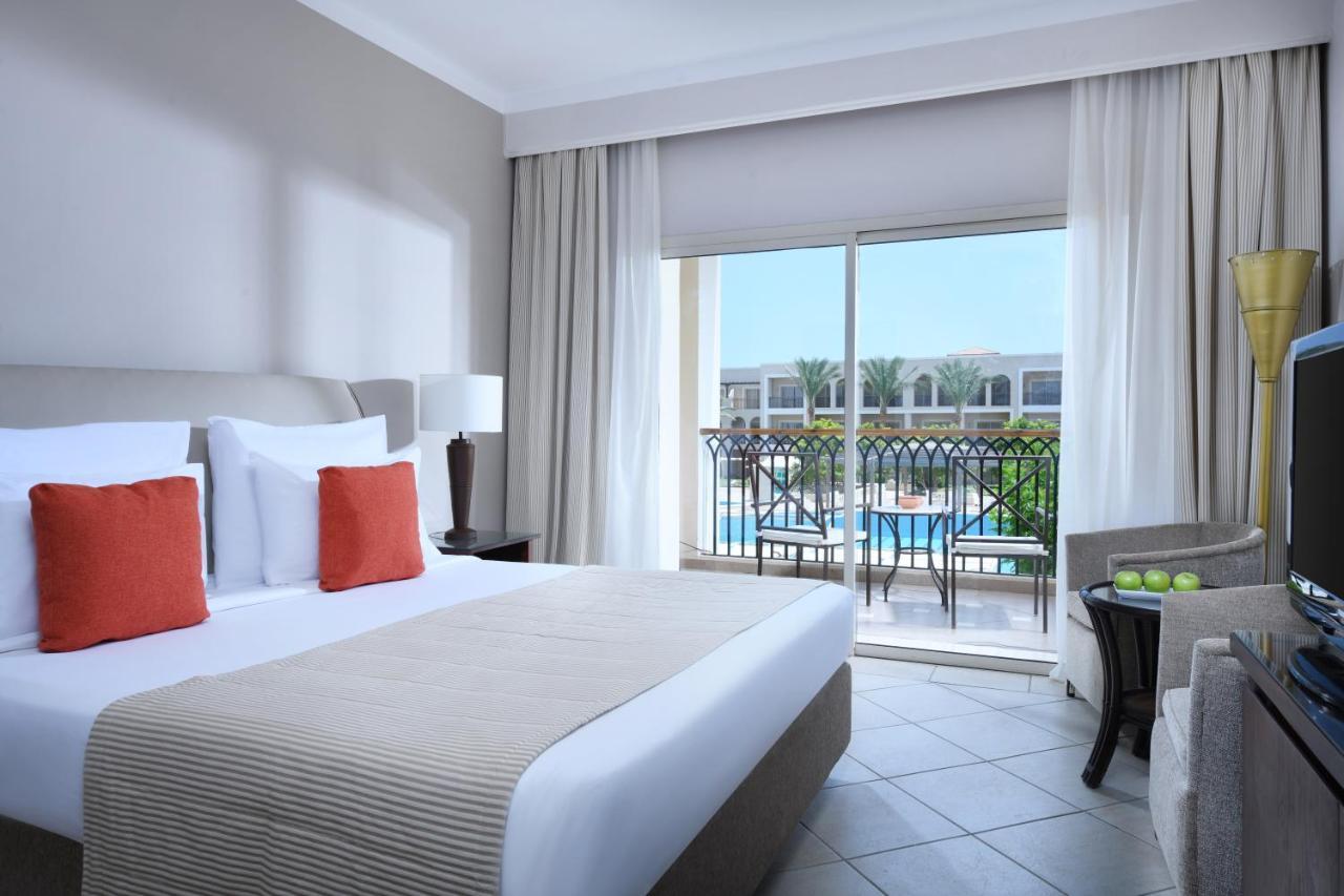 Jaz Mirabel Resort Sharm el-Sheikh Exterior photo A room at the Hilton Sharm El Sheikh