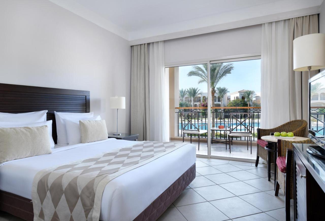 Jaz Mirabel Resort Sharm el-Sheikh Exterior photo A room at the Hilton Sharm El Sheikh
