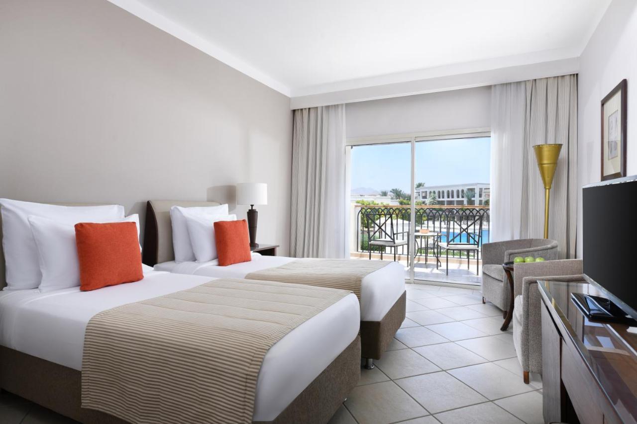 Jaz Mirabel Resort Sharm el-Sheikh Exterior photo A room at the Hilton Sharm El Sheikh